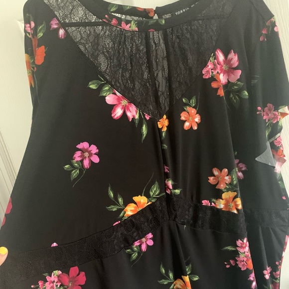 Torrid floral dressy blouse - Picture 2 of 3